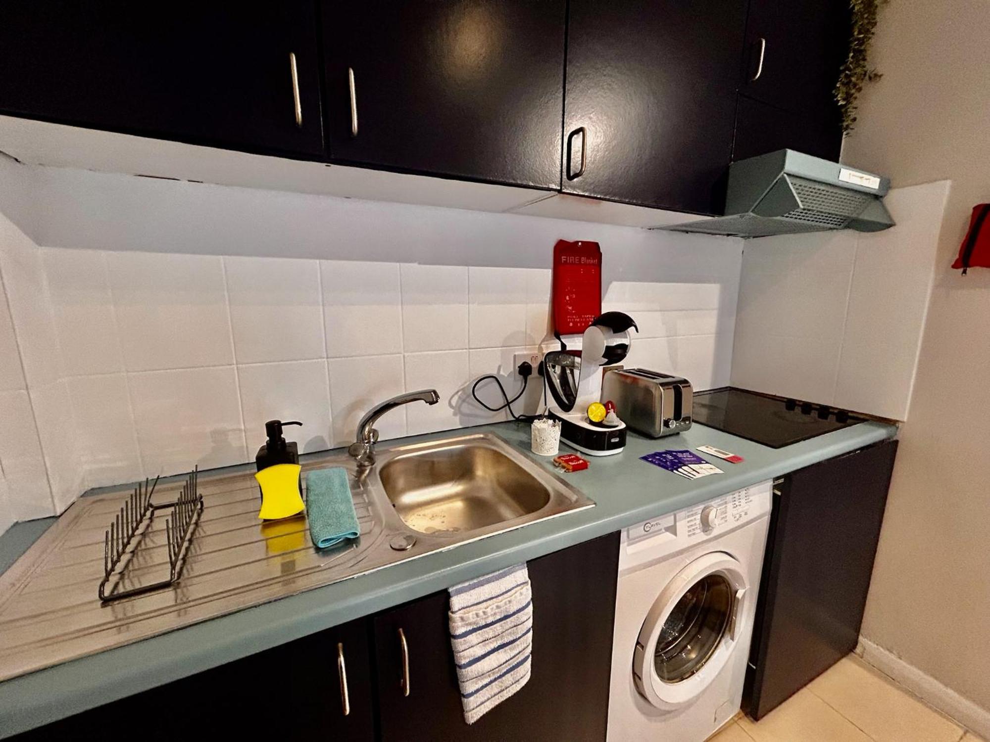 Acton Elizabeth Line Hotel Лондон Екстериор снимка
